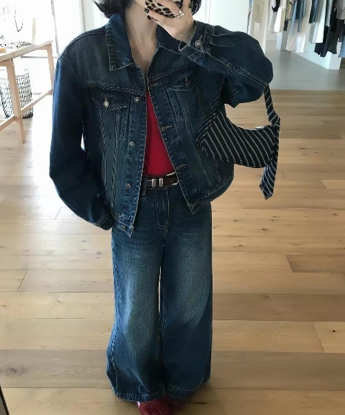 FAVORITO（ファヴォリート）の「デニムシャツ型トップスワイドパンツセットアップ（セットアップ・レディース・ダークブルー・S/M/L）」の4枚目の写真