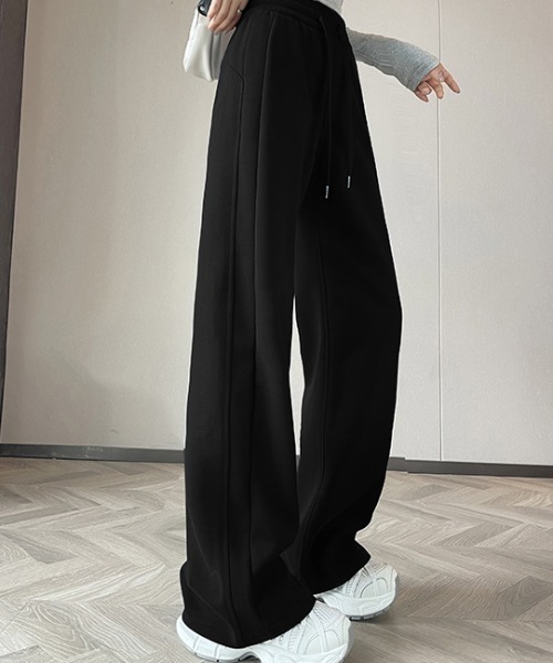 AMAJI（アマジ）の「イージー ストレート スウェットパンツ（スウェットパンツ・レディース・ライトグレー/ブラック/ネイビー/グレー・SMALL/MEDIUM/LARGE/X-LARGE）」の2枚目の写真