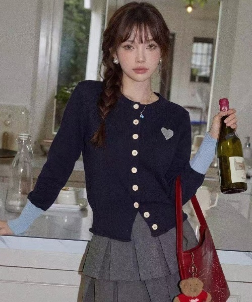 LADY LIKE（レディライク）の「配色ボタンハートニットカーディガン（カーディガン/ボレロ・レディース・グレー/ネイビー・M）」の6枚目の写真