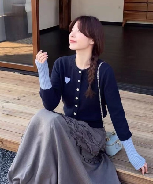 LADY LIKE（レディライク）の「配色ボタンハートニットカーディガン（カーディガン/ボレロ・レディース・グレー/ネイビー・M）」の13枚目の写真