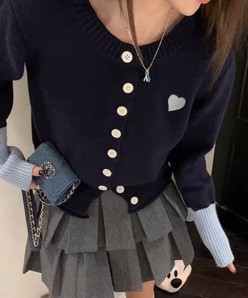 LADY LIKE（レディライク）の「配色ボタンハートニットカーディガン（カーディガン/ボレロ・レディース・グレー/ネイビー・M）」の10枚目の写真