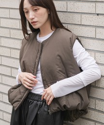 mili an deni（ミリアンデニ）の「中綿ノーカラーバルーンベスト（ダウンベスト）」