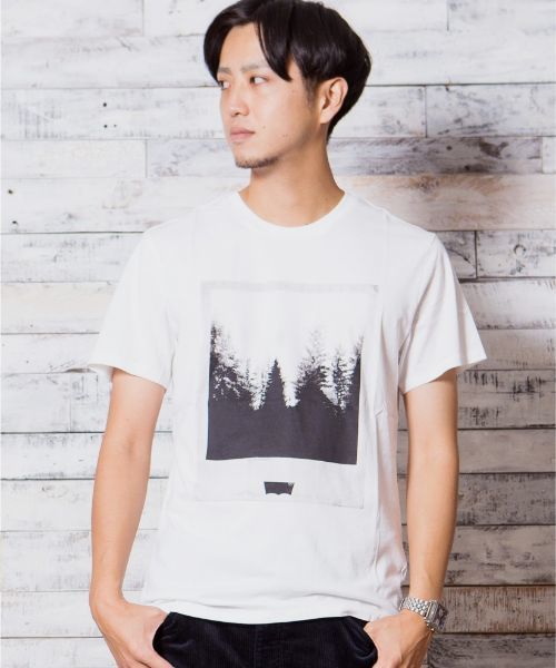 Levi's(リーバイス)の「MFO グラフィックTシャツ(Tシャツ/カットソー・メンズ・オフホワイト・MEDIUM/LARGE/SMALL)」の1枚目の写真