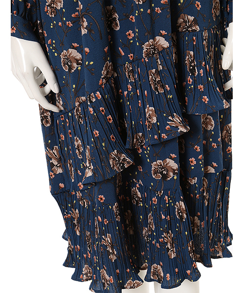 fifth(フィフス)の「フラワーティアードフリルワンピース(ワンピース・レディース・キャメル/ブラック/ブルー・MEDIUM)」の9枚目の写真