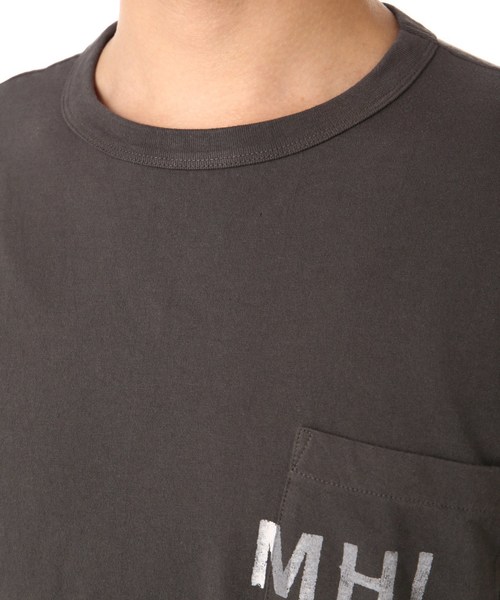 MHL.（エムエイチエル）の「PRINTED COTTON JERSEY（Tシャツ/カットソー・メンズ・ホワイト/オフホワイト/チャコール・MEDIUM/SMALL/LARGE/X-LARGE）」の8枚目の写真