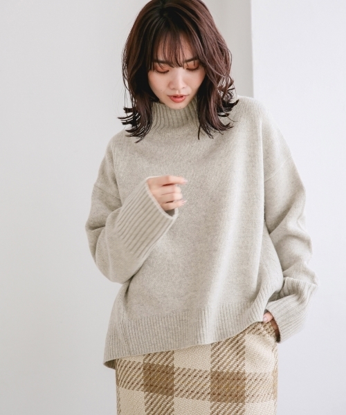 A part by（アパートバイ）の「5GWオフタートル　797532（ニット/セーター・レディース・ブラック/グレー/レッド/オフホワイト/マスタード/ライトブルー/パープル・FREE）」の4枚目の写真