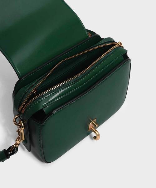 CHARLES & KEITH（チャールズ & キース）の「グロメットディテールストラップバッグ / GROMMET DETAIL STRAP BAG（ショルダーバッグ・レディース・ダークグリーン/ピンク系その他/プラム・S）」の7枚目の写真