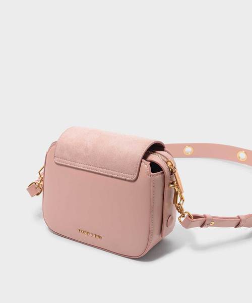 CHARLES & KEITH（チャールズ & キース）の「グロメットディテールストラップバッグ / GROMMET DETAIL STRAP BAG（ショルダーバッグ・レディース・ダークグリーン/ピンク系その他/プラム・S）」の16枚目の写真