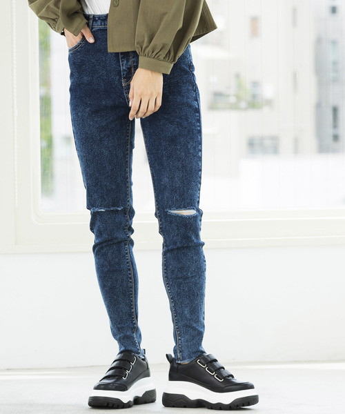 WEGO（ウィゴー）の「WEGO/スーパーフィットハイライズスラッシュスキニーパンツ（デニムパンツ・レディース・ブラック/ブルー系その他2/ブルー系その他/インディゴブルー・MEDIUM/SMALL/LARGE）」の4枚目の写真