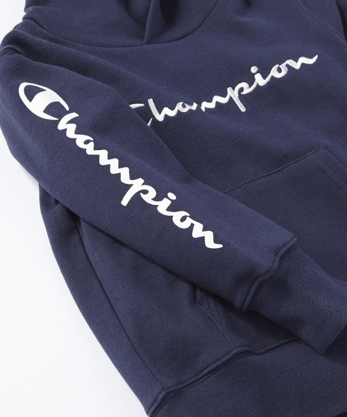 Champion(チャンピオン)の「【Champion】スクリプトソデロゴスウェットパーカー(パーカー・キッズ・ネイビー/オフホワイト/レッド・100/110/120/130/140)」の5枚目の写真