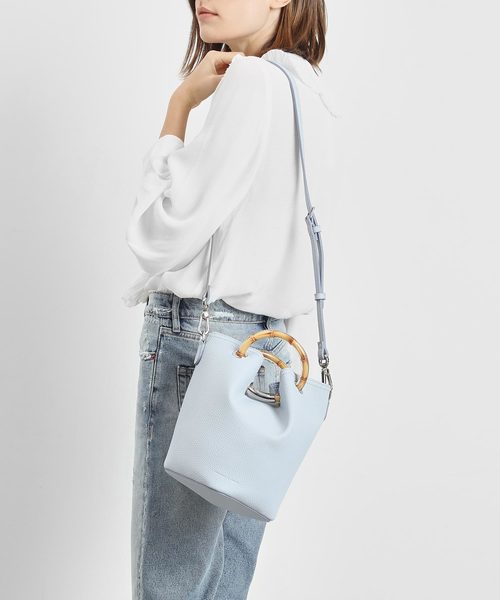CHARLES & KEITH（チャールズ & キース）の「ペタルフォールド バケツバッグ / Petal Fold Bucket Bag（ショルダーバッグ・レディース・ライトブルー/ブラック/レッド/イエロー・M）」の14枚目の写真