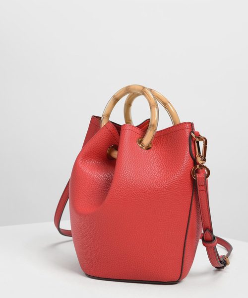 CHARLES & KEITH（チャールズ & キース）の「ペタルフォールド バケツバッグ / Petal Fold Bucket Bag（ショルダーバッグ・レディース・ライトブルー/ブラック/レッド/イエロー・M）」の15枚目の写真