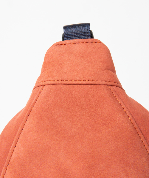 alfredoBANNISTER（アルフレッドバニスター）の「【CIE別注】WATERPROOF SLINGBAG（バックパック/リュック・メンズ・ブラック/ネイビー/オレンジ・フリー）」の8枚目の写真