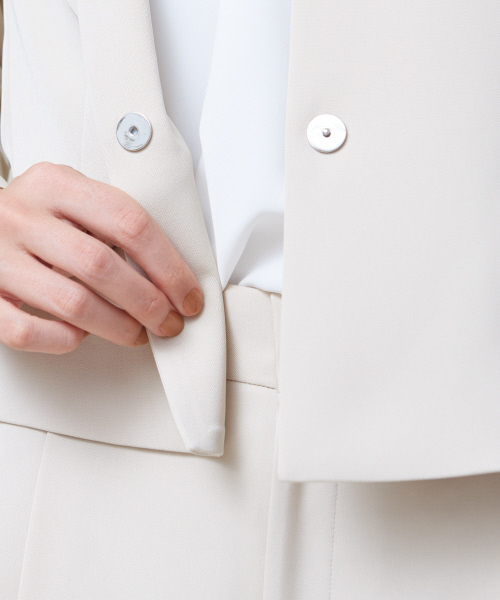 qualite(カリテ)の「《セットアップ》》《CLASSY掲載》ラチネショートジャケット(テーラードジャケット・レディース・ベージュ/ネイビー・38/36/40/34)」の11枚目の写真