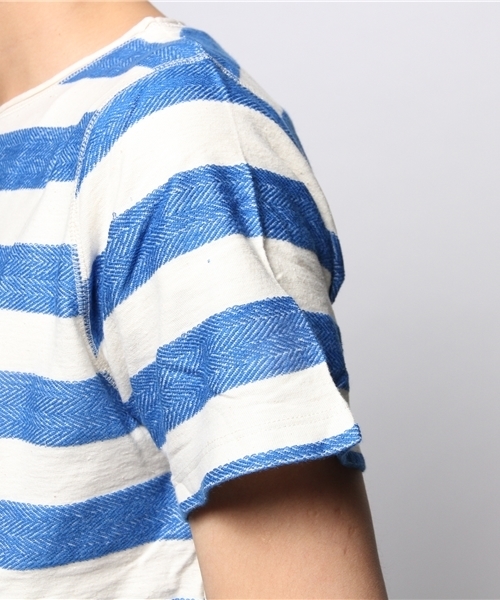 JOURNAL STANDARD（ジャーナルスタンダード）の「C/L ヘリンボーンボーダーTシャツ（Tシャツ/カットソー・メンズ・グリーン/ネイビー/ブルー系その他/スカイブルー/ラスタ・MEDIUM/LARGE）」の8枚目の写真