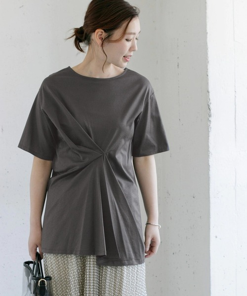 URBAN RESEARCH ROSSO WOMEN(アーバンリサーチ ロッソ)の「フロントタックアシメプルオーバー∴(Tシャツ/カットソー・レディース・チャコールグレー/ブラウン/グレー系その他・FREE)」の2枚目の写真