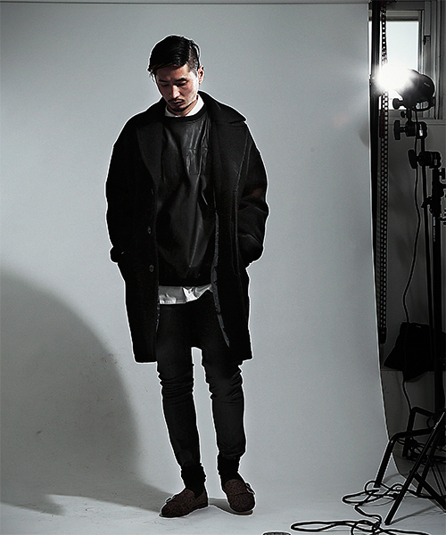 BEAMS(ビームス)の「VAPORIZE / コクーン コート(ステンカラーコート・メンズ・ブラック/チャコールグレー・MEDIUM/SMALL/LARGE)」の9枚目の写真