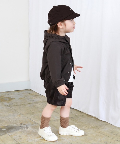 quoti use fith(クゥオティ ユース フィス)の「シアサッカーギンガムタックショートパンツ(その他パンツ・キッズ・ブラウン/ベージュ・100/120/130/110/90/80)」の4枚目の写真