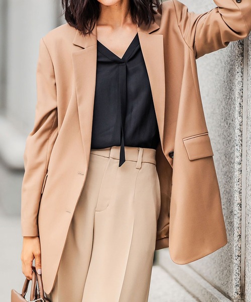 ラフなサイズ感と上品なツヤが女性らしい Trツイルオーバーサイズジャケット シングル テーラードジャケット Rive Rive Droite リヴドロワ のファッション