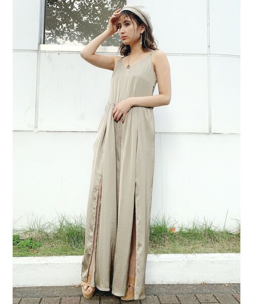 GYDA(ジェイダ)の「バックリボンサテンワイドオールインワン(サロペット/オーバーオール・レディース・ブラック/ミント/ベージュ・FREE)」の4枚目の写真