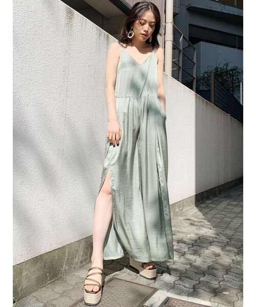 GYDA(ジェイダ)の「バックリボンサテンワイドオールインワン(サロペット/オーバーオール・レディース・ブラック/ミント/ベージュ・FREE)」の5枚目の写真