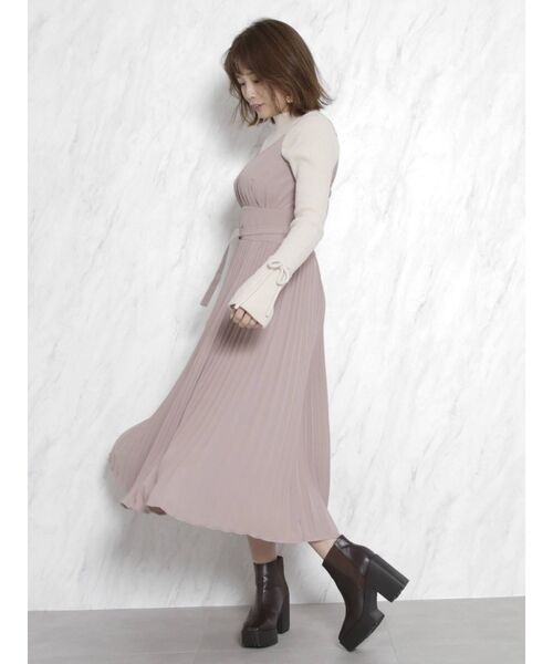 dazzlin(ダズリン)の「スリムフレアラインキャミワンピース(ワンピース・レディース・ベージュ/ピンク・FREE)」の4枚目の写真