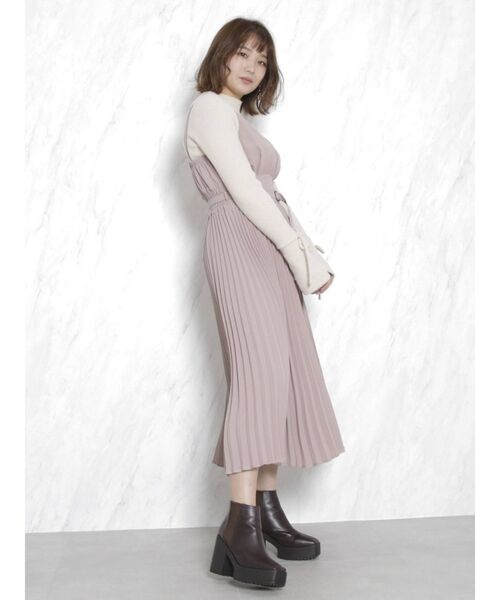 dazzlin(ダズリン)の「スリムフレアラインキャミワンピース(ワンピース・レディース・ベージュ/ピンク・FREE)」の5枚目の写真