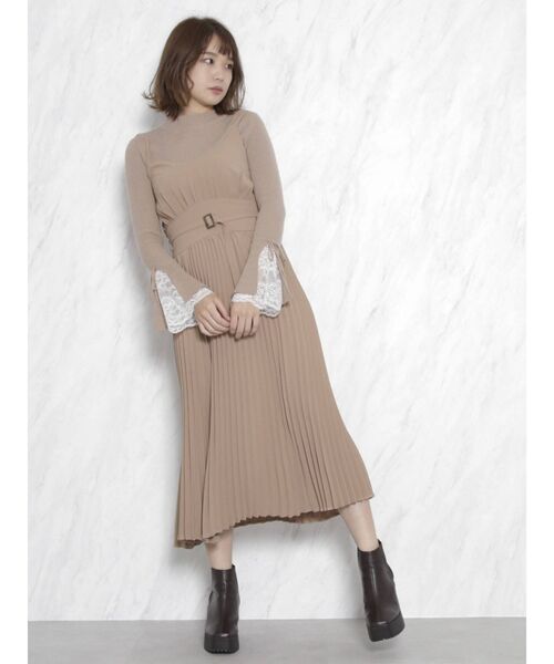 dazzlin(ダズリン)の「スリムフレアラインキャミワンピース(ワンピース・レディース・ベージュ/ピンク・FREE)」の9枚目の写真