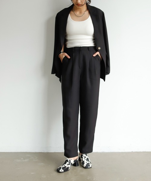 Auntie Rosa Holiday(アンティローザホリデー)の「麻調バスケットタックテーパード(スラックス・レディース・ブラック/ナチュラル/カーキ・FREE)」の2枚目の写真