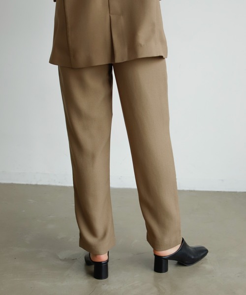 Auntie Rosa Holiday(アンティローザホリデー)の「麻調バスケットタックテーパード(スラックス・レディース・ブラック/ナチュラル/カーキ・FREE)」の21枚目の写真