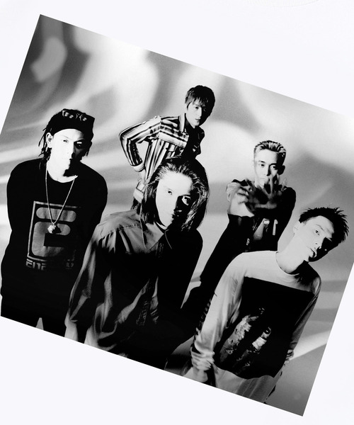 MEDICOM TOY(メディコムトイ)の「Amplifier “M-AGE” TEE design A(Tシャツ/カットソー・メンズ・ブラック/ホワイト・LARGE/SMALL/MEDIUM/X-LARGE)」の3枚目の写真