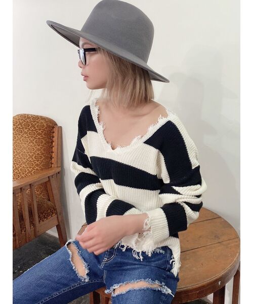 GYDA（ジェイダ）の「VネックグラインダーニットTOPS（ニット/セーター・レディース・ベージュ/ブラック/グレー・FREE）」の14枚目の写真