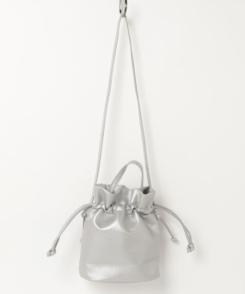 Per sist ence（パーシエンス）の「Per sist ence/パーシエンス　フェイクレザー 2WAY巾着ショルダーバッグ（ショルダーバッグ・レディース・ホワイト/ブラック/モカ/ブラウン/イエロー/チャコールグレー/シルバー/ブルーグリーン/レッド/アイボリー/ライトブラウン・FREE）」の11枚目の写真