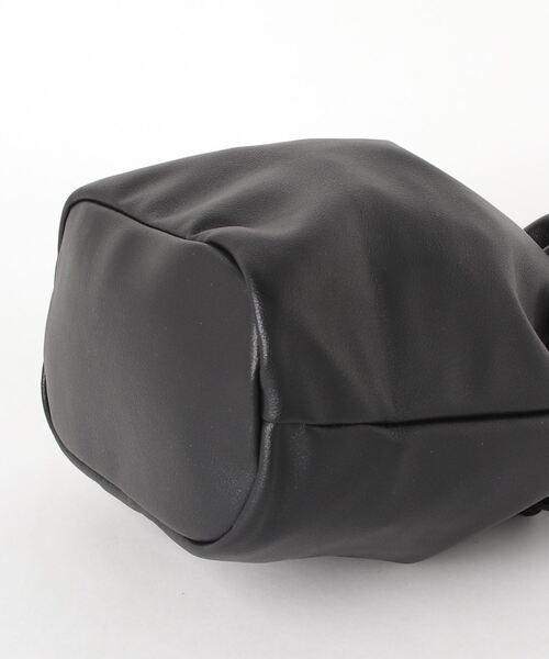 Per sist ence（パーシエンス）の「Per sist ence/パーシエンス　フェイクレザー 2WAY巾着ショルダーバッグ（ショルダーバッグ・レディース・ホワイト/ブラック/モカ/ブラウン/イエロー/チャコールグレー/シルバー/ブルーグリーン/レッド/アイボリー/ライトブラウン・FREE）」の12枚目の写真