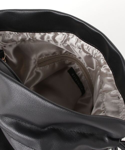 Per sist ence（パーシエンス）の「Per sist ence/パーシエンス　フェイクレザー 2WAY巾着ショルダーバッグ（ショルダーバッグ・レディース・ホワイト/ブラック/モカ/ブラウン/イエロー/チャコールグレー/シルバー/ブルーグリーン/レッド/アイボリー/ライトブラウン・FREE）」の13枚目の写真