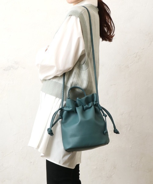 Per sist ence（パーシエンス）の「Per sist ence/パーシエンス　フェイクレザー 2WAY巾着ショルダーバッグ（ショルダーバッグ・レディース・ホワイト/ブラック/モカ/ブラウン/イエロー/チャコールグレー/シルバー/ブルーグリーン/レッド/アイボリー/ライトブラウン・FREE）」の8枚目の写真