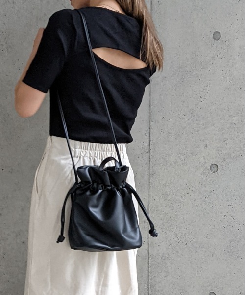 Per sist ence（パーシエンス）の「Per sist ence/パーシエンス　フェイクレザー 2WAY巾着ショルダーバッグ（ショルダーバッグ・レディース・ホワイト/ブラック/モカ/ブラウン/イエロー/チャコールグレー/シルバー/ブルーグリーン/レッド/アイボリー/ライトブラウン・FREE）」の22枚目の写真