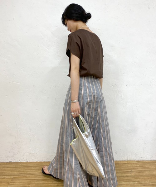 SHENERY（シーナリー）の「フレンチスリーブシルケットカットソー（Tシャツ/カットソー・レディース・ダークブラウン/ベージュ/オフホワイト・FREE）」の6枚目の写真