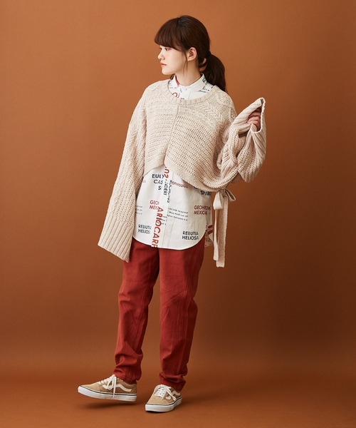 CUBE SUGAR（キューブシュガー）の「ブロードクロス 総柄プリント レギュラーシャツ（シャツ/ブラウス・レディース・ホワイト/チャコールグレー/ベージュ・M）」の4枚目の写真