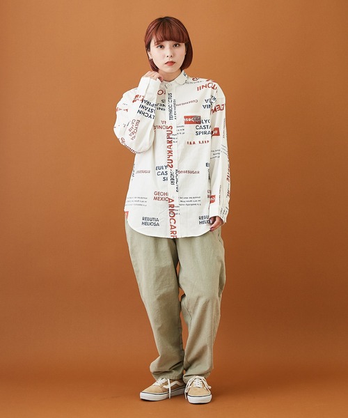 CUBE SUGAR（キューブシュガー）の「ブロードクロス 総柄プリント レギュラーシャツ（シャツ/ブラウス・レディース・ホワイト/チャコールグレー/ベージュ・M）」の6枚目の写真