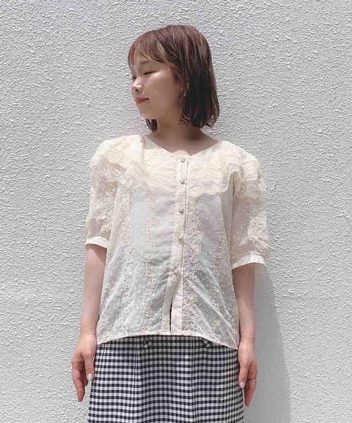 Clice de Paris(クリシェドゥパリス)の「K/チュールレース重ね衿ブラウス(シャツ/ブラウス・レディース・オフホワイト/アイボリー・ONESIZE)」の2枚目の写真