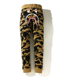 A BATHING APE（アベイシングエイプ）の「1ST CAMO SHARK SLIM FIT