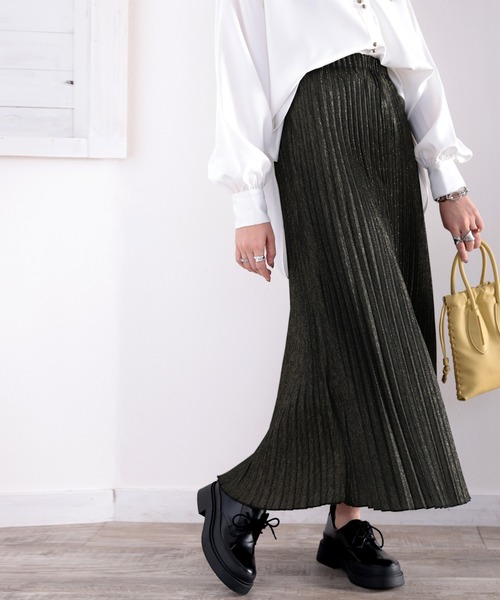 classicalelf（クラシカルエルフ）の「揺れて煌めく。ゴールドラメプリーツスカート（スカート・レディース・ブラック・X-LARGE/MEDIUM）」の7枚目の写真