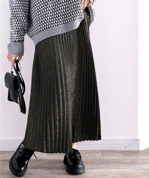 classicalelf（クラシカルエルフ）の「揺れて煌めく。ゴールドラメプリーツスカート（スカート・レディース・ブラック・X-LARGE/MEDIUM）」の6枚目の写真