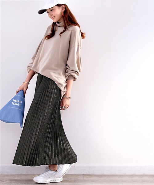 classicalelf（クラシカルエルフ）の「揺れて煌めく。ゴールドラメプリーツスカート（スカート・レディース・ブラック・X-LARGE/MEDIUM）」の4枚目の写真