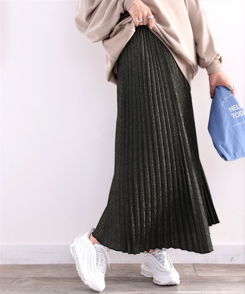 classicalelf（クラシカルエルフ）の「揺れて煌めく。ゴールドラメプリーツスカート（スカート・レディース・ブラック・X-LARGE/MEDIUM）」の13枚目の写真