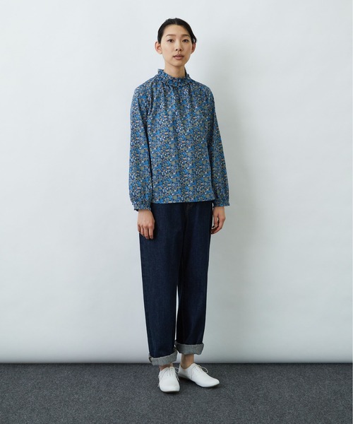 LOISIR（ロワズィール）の「リバティプリントフリルカラーブラウス