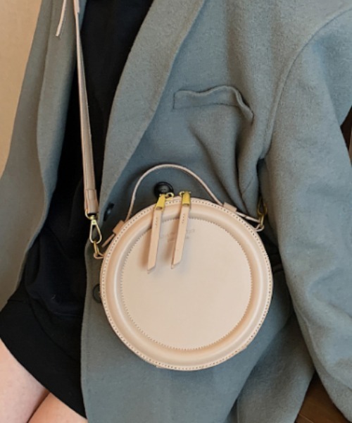 ACT(アクト)の「PUレザー 2WAY ラウンドポシェット(ショルダーバッグ・レディース・ブラック/ベージュ/ブラウン/ライトブラウン・FREE)」の1枚目の写真