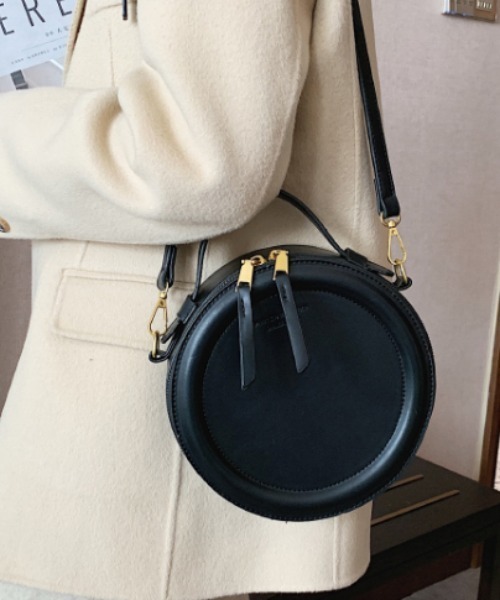 ACT(アクト)の「PUレザー 2WAY ラウンドポシェット(ショルダーバッグ・レディース・ブラック/ベージュ/ブラウン/ライトブラウン・FREE)」の2枚目の写真