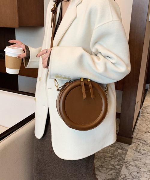 ACT(アクト)の「PUレザー 2WAY ラウンドポシェット(ショルダーバッグ・レディース・ブラック/ベージュ/ブラウン/ライトブラウン・FREE)」の6枚目の写真